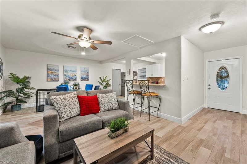 9893 Birr ST photo 3