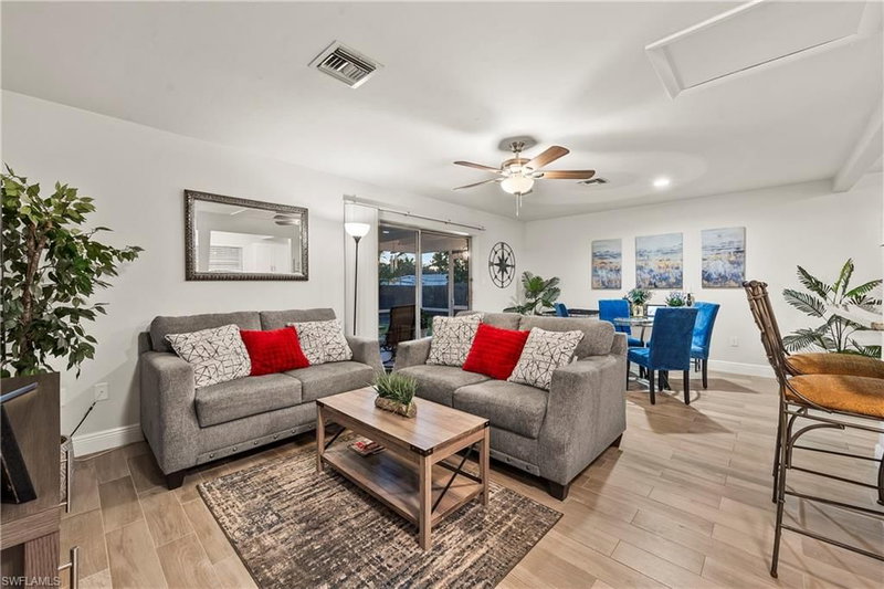 9893 Birr ST photo 4