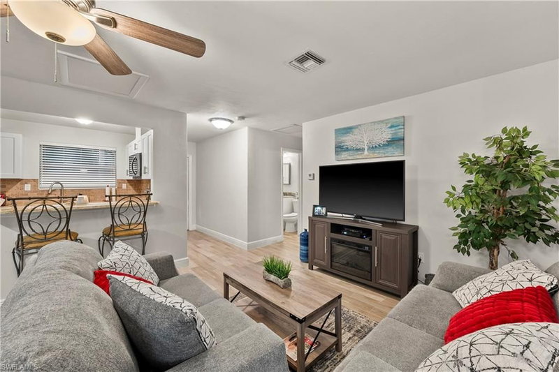 9893 Birr ST photo 5