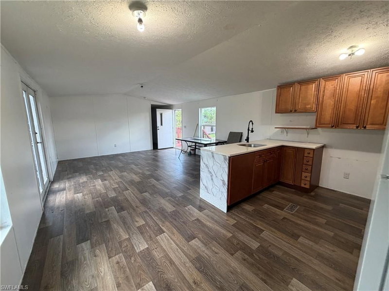 536 Montura AVE photo 4