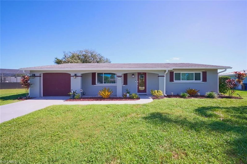 208 Lake DR photo 1