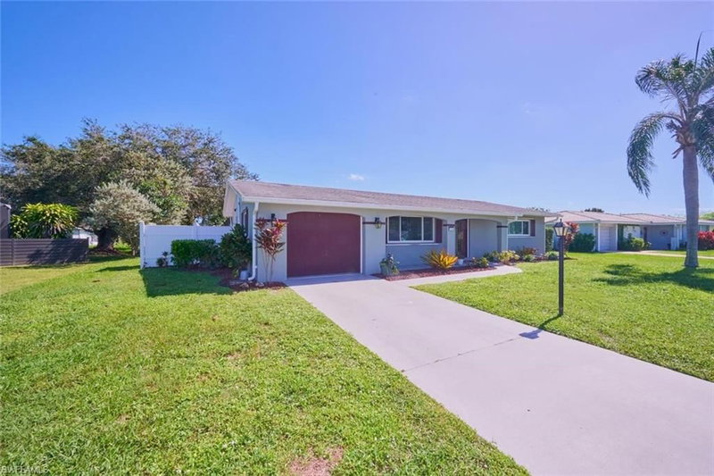 208 Lake DR photo 2