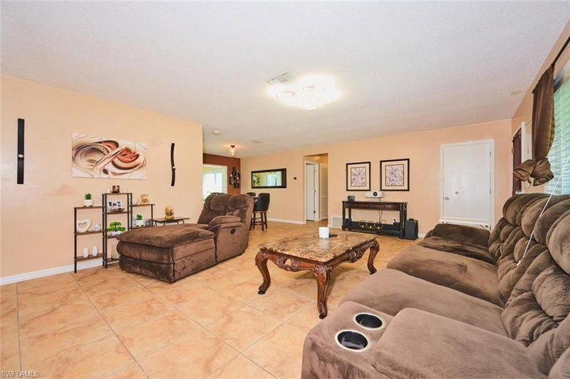 208 Lake DR photo 3