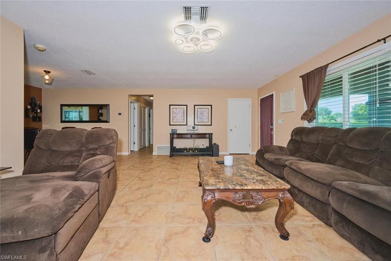 208 Lake DR photo 4