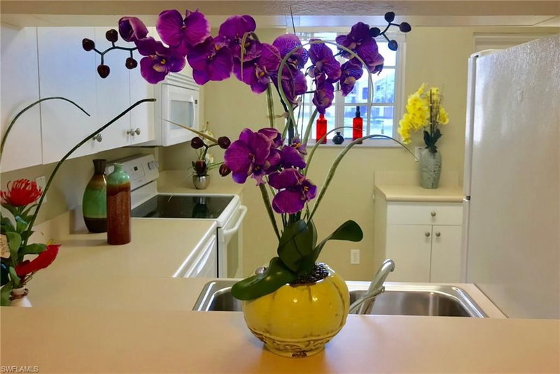 8342 Bernwood Cove LOOP photo 4