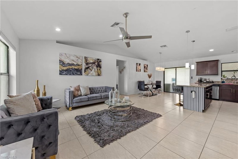 623 3rd ST photo 3