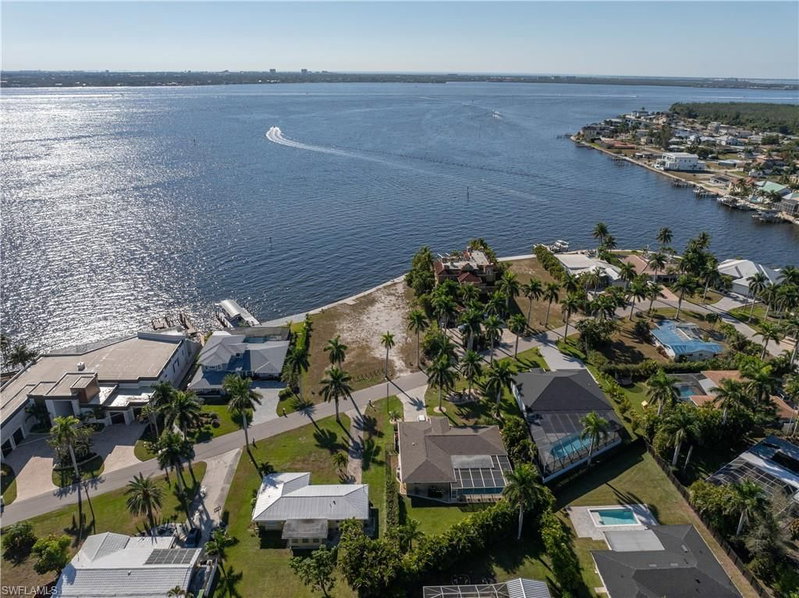 238 Bayshore DR photo 1