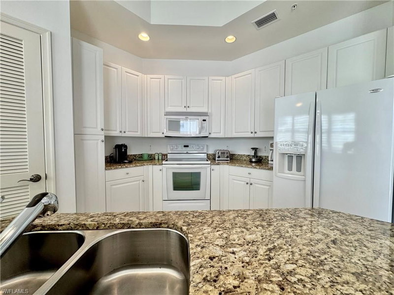 3921 Kens WAY photo 5