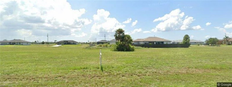4204 38th LN photo 1