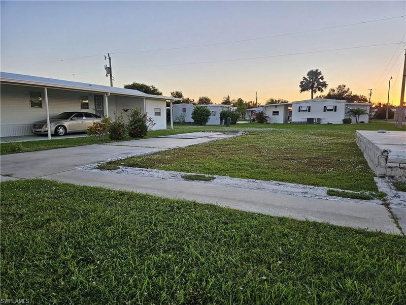 2771 Deerfield DR photo 4
