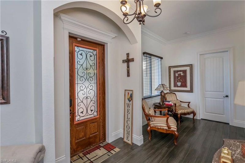 802 Poinsettia AVE photo 3