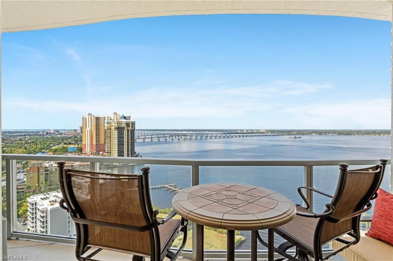 3000 Oasis Grand BLVD photo 1