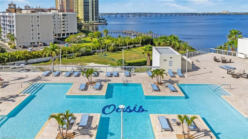 3000 Oasis Grand BLVD photo 2