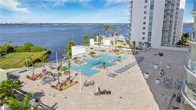 3000 Oasis Grand BLVD photo 3