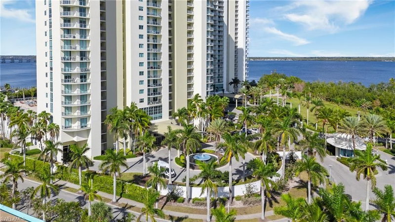 3000 Oasis Grand BLVD photo 4