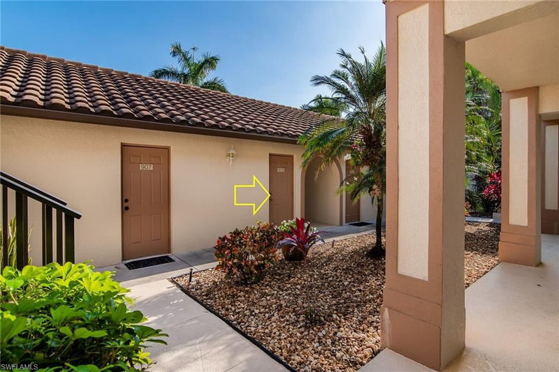 194 Newport DR photo 3