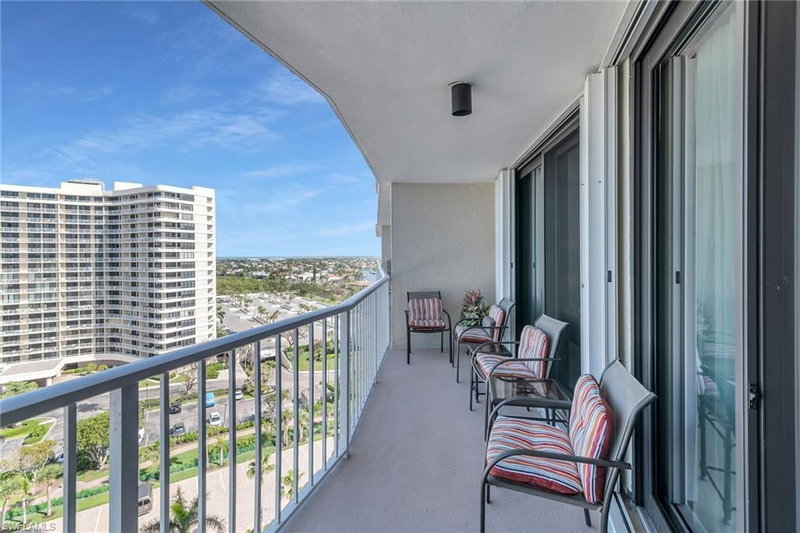 320 Seaview CT photo 2