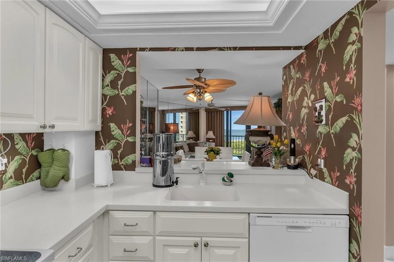 320 Seaview CT photo 5