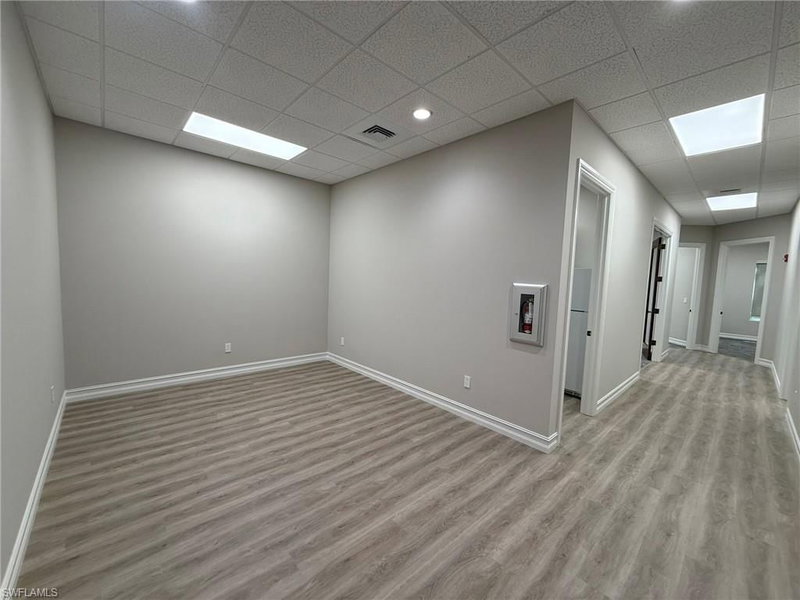 1016 Collier Center WAY photo 2