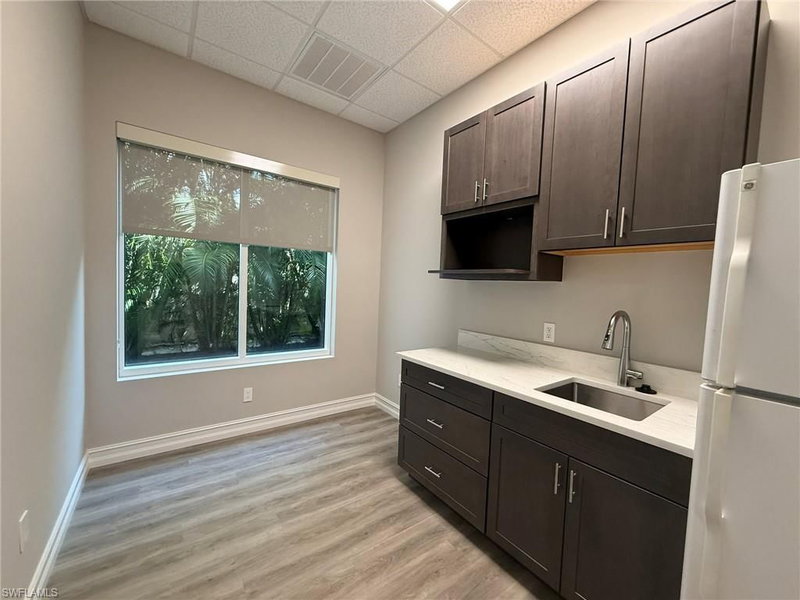 1016 Collier Center WAY photo 4