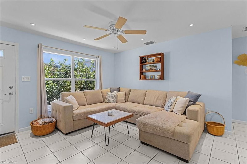 3201/3203 Stabile RD photo 3