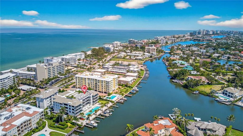 1820 Gulf Shore BLVD N photo 5