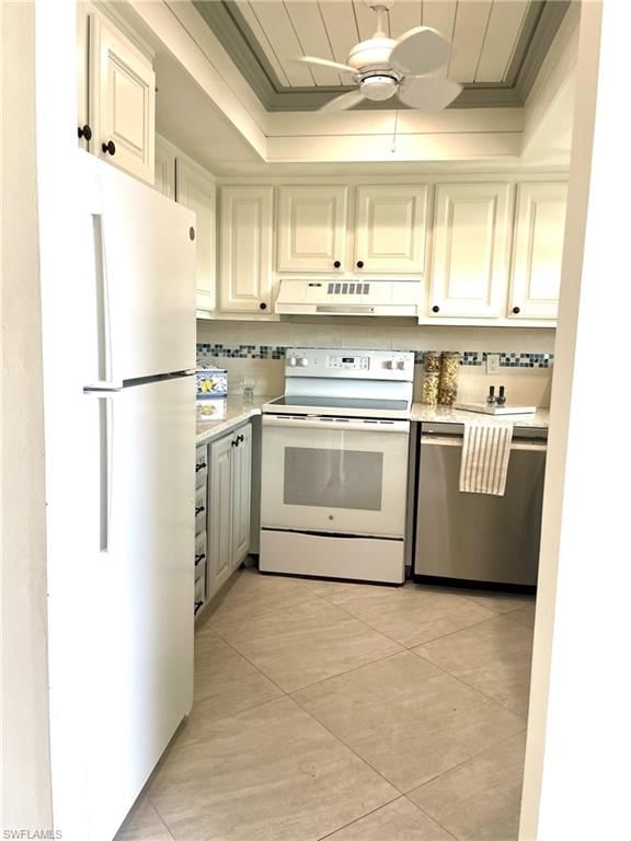 325 Charlemagne BLVD photo 4