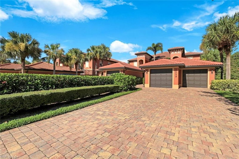 10049 Heather LN photo 1