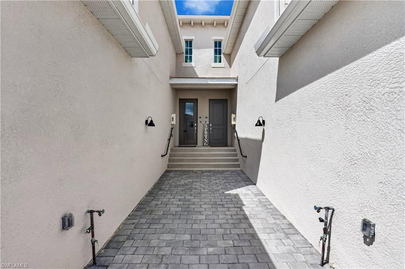 16521 Kingwood LN photo 3