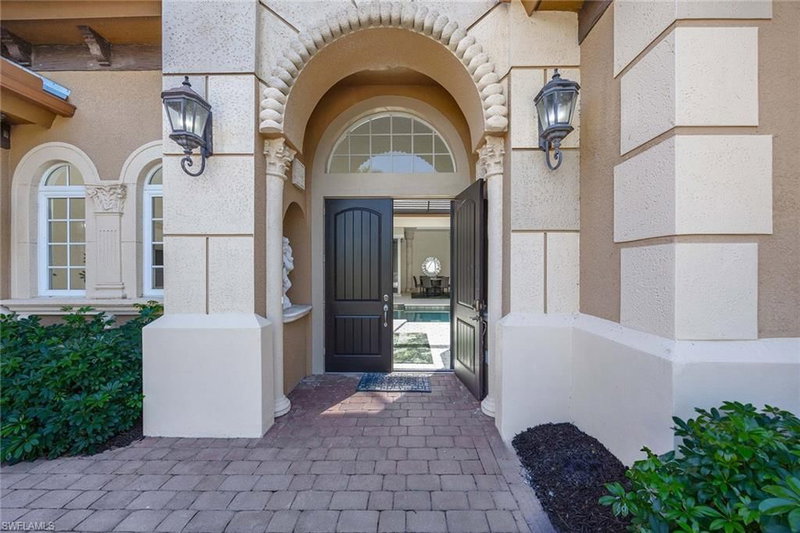 8894 Shenendoah CIR photo 2