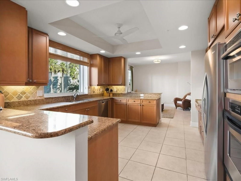 425 Cove Tower DR photo 5