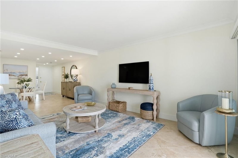 3443 Gulf Shore BLVD N photo 2