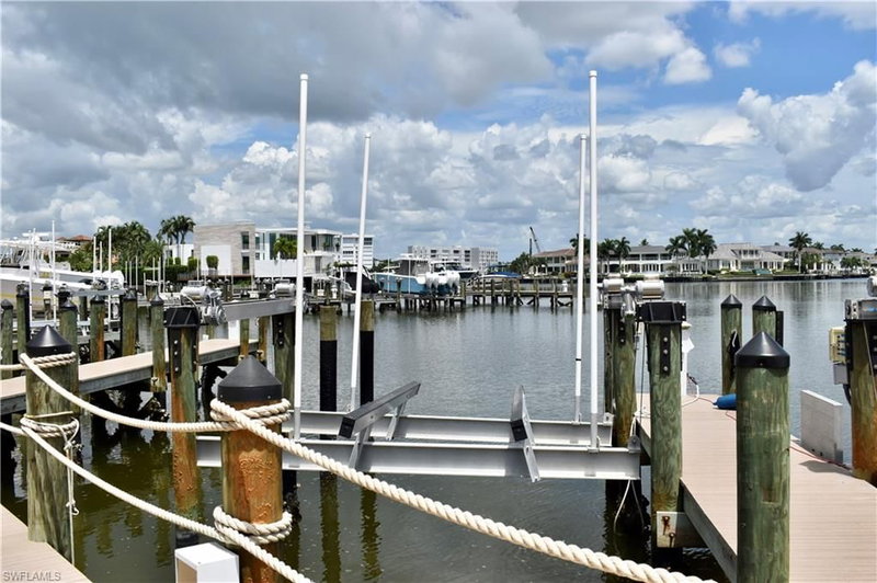 4090 Gulf Shore BLVD N photo 4