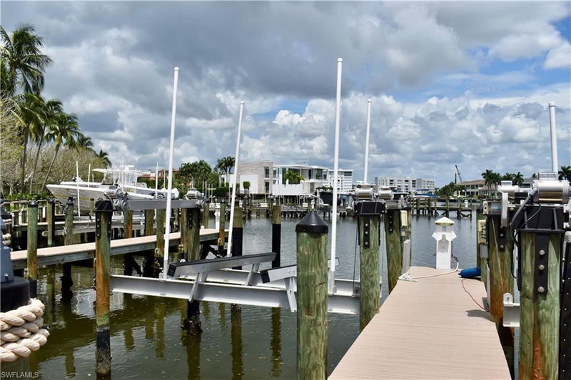 4090 Gulf Shore BLVD N photo 5