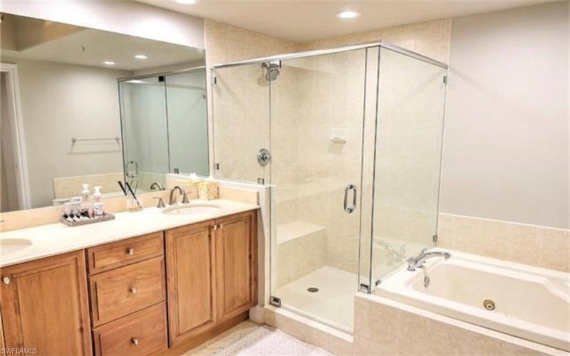 2738 Tiburon BLVD E photo 4
