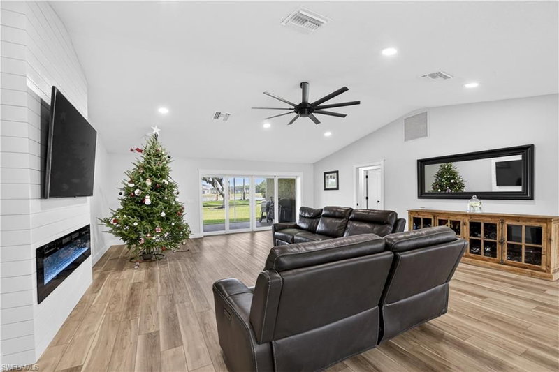 17060 Cypress Creek DR photo 3