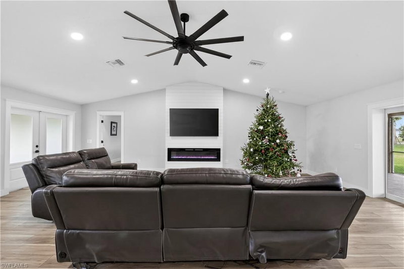 17060 Cypress Creek DR photo 4