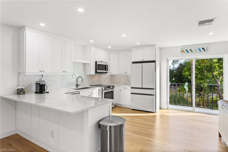 27682 Imperial River RD photo 4