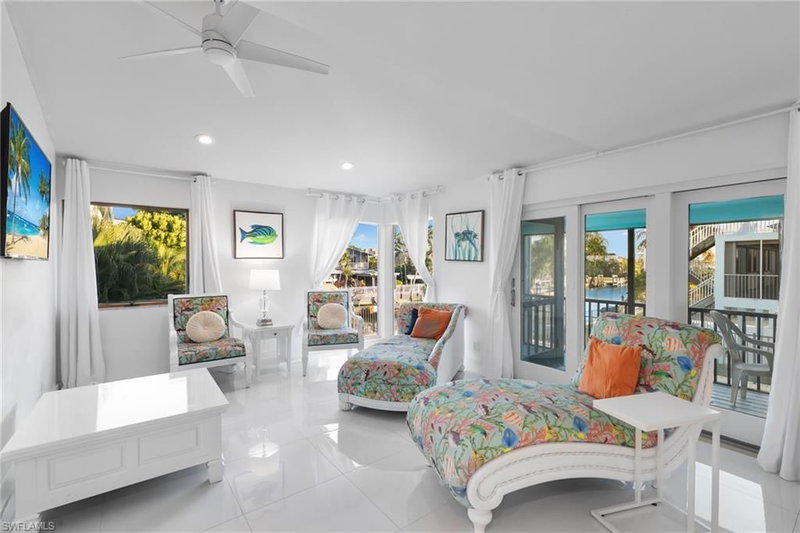 821 Palm ST photo 3