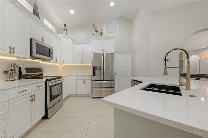 1020 Tivoli LN photo 3