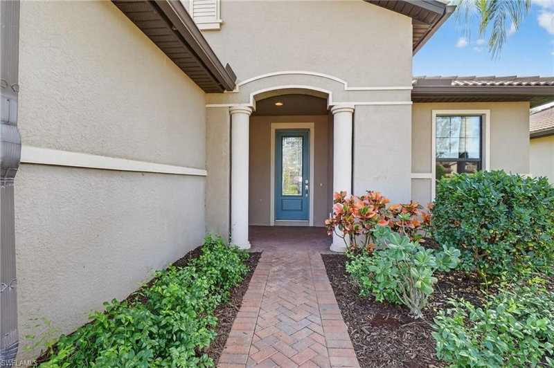 6230 Victory DR photo 4