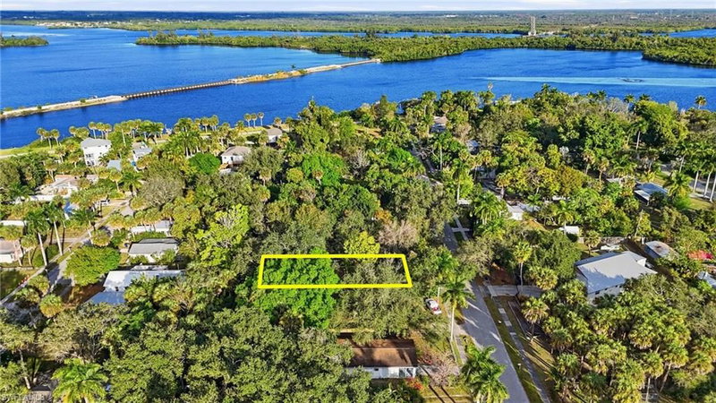 228 Delray AVE photo 1