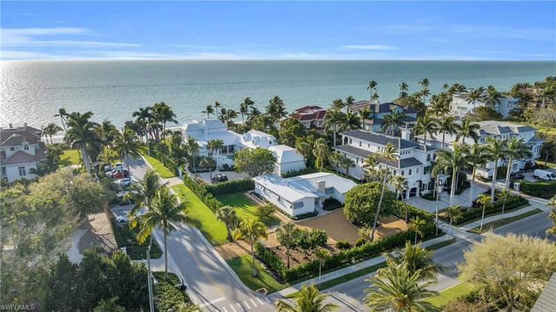 617 Gulf Shore Blvd N photo 1