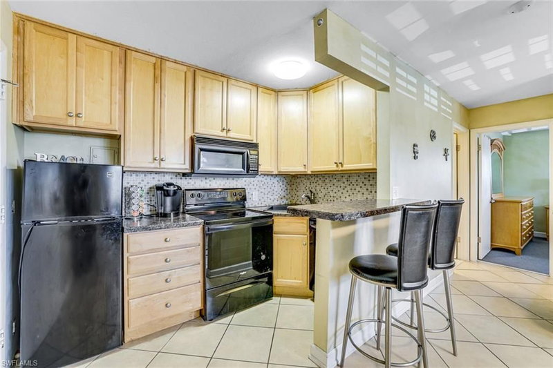 457 Tallwood ST photo 4