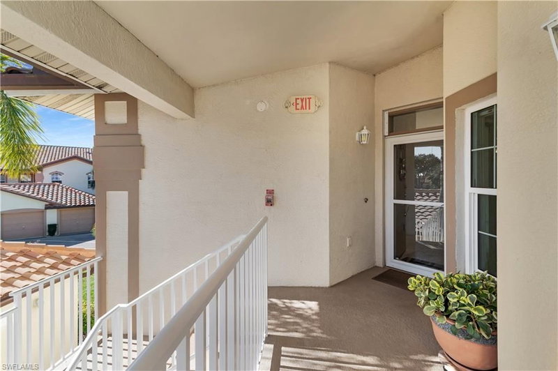162 Newport DR photo 4