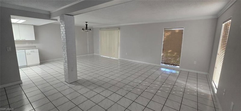 925 Palm View DR photo 2