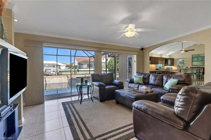 562 Goldcoast CT photo 5