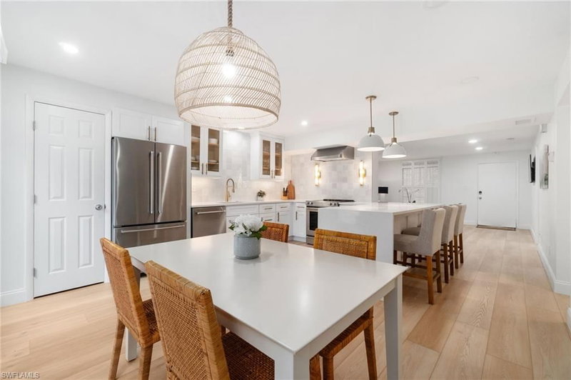 1222 Gordon DR photo 2