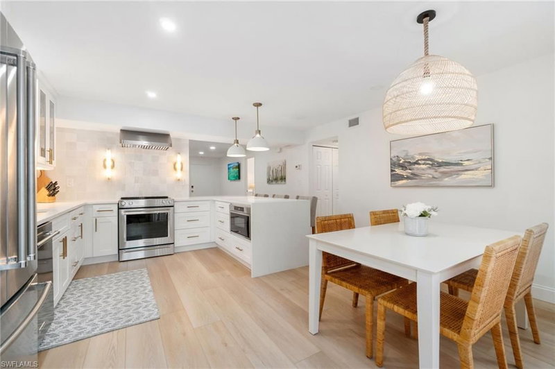 1222 Gordon DR photo 3