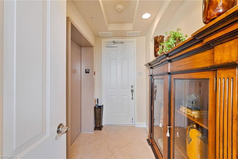 580 El Camino Real photo 2